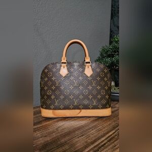 Authentic Louis Vouitton Alma Canvas Monogram Very Good Condition